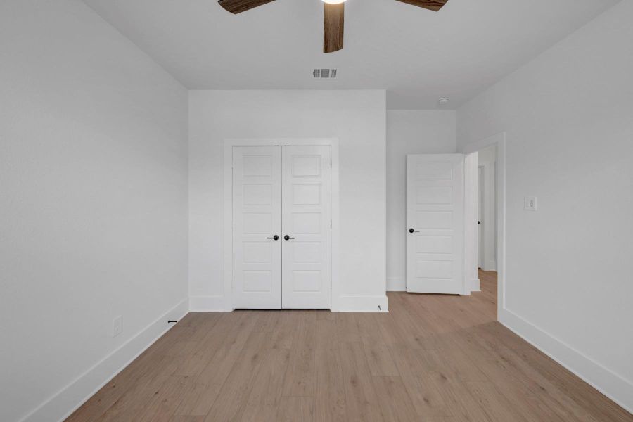 Spacious, unfurnished interior of a new home in Lone Star Landing, Montgomery (Image 16).