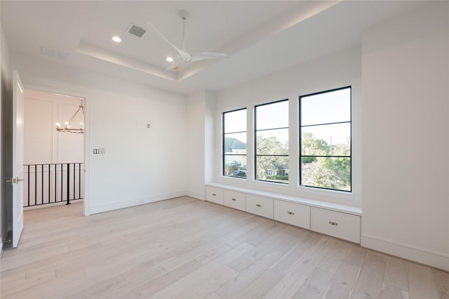 Spacious, unfurnished interior of a new home in , Bellaire (Image 27).