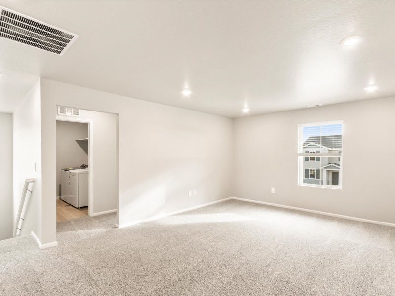 Spacious, unfurnished interior of a new home in Westgate, Greeley (Image 10).