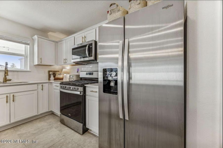 Furnished interior view inside a new home in , Jacksonville (Image 8).