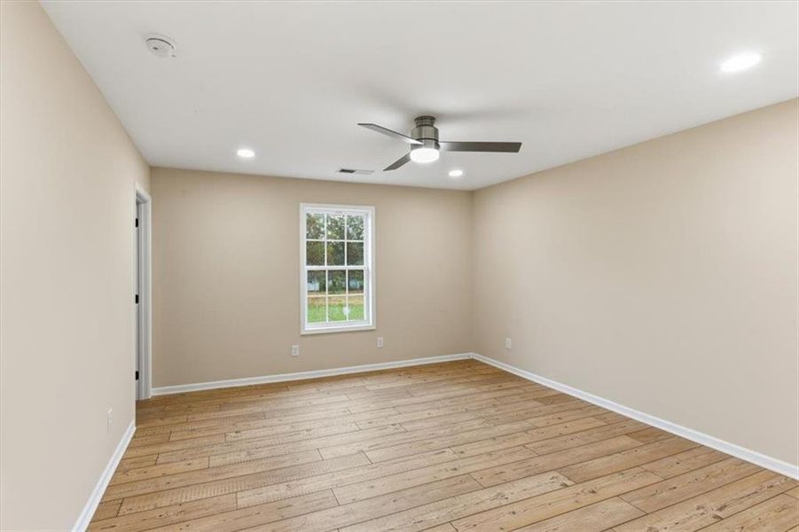 Spacious, unfurnished interior of a new home in , Taylorsville (Image 19).