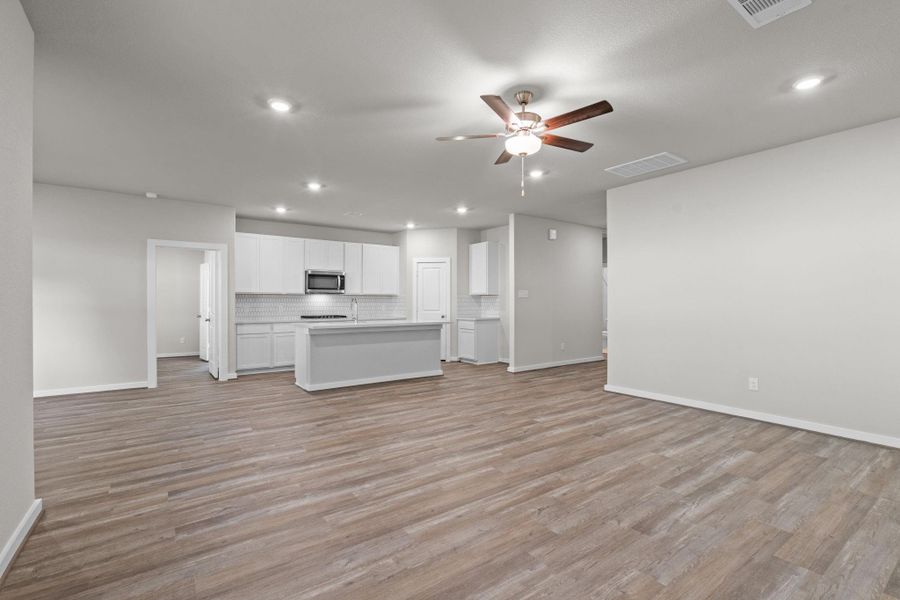 Spacious, unfurnished interior of a new home in Westridge Cove, Conroe (Image 28). Spacious, unfurnished interior of a new home in Westridge Cove, Conroe (Image 28).