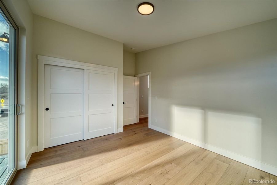 Spacious, unfurnished interior of a new home in , Salida (Image 16).