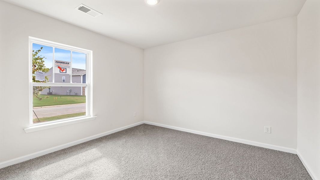 Spacious, unfurnished interior of a new home in Durbin Meadows, Fountain Inn (Image 11).