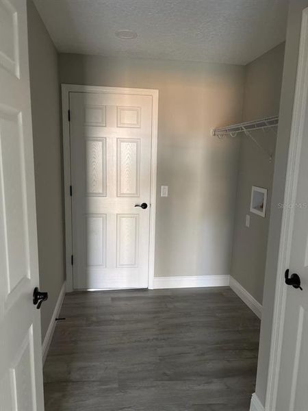 Spacious, unfurnished interior of a new home in , Citrus Springs (Image 32).