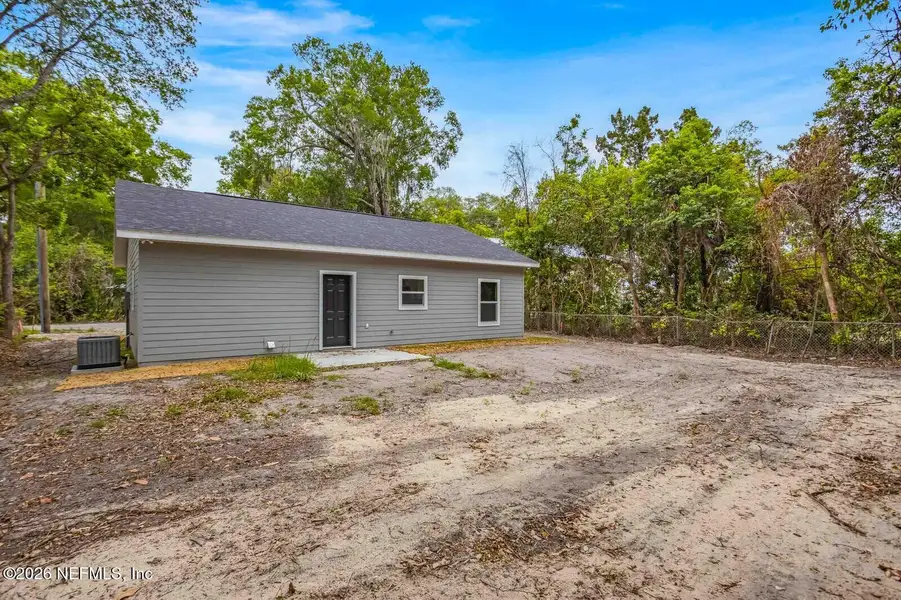 Exterior details and patio area of a home in , Starke (Image 16).