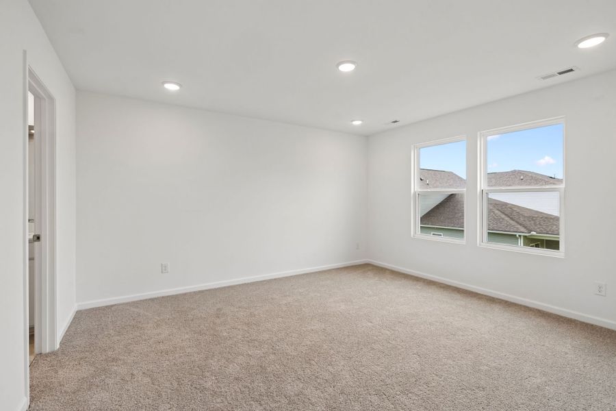Spacious, unfurnished interior of a new home in Highlands of Carter's Station, Columbia (Image 33).