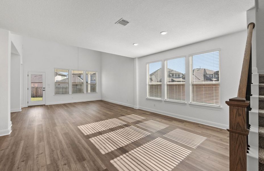 Spacious, unfurnished interior of a new home in Santa Rita Ranch, Liberty Hill (Image 47).