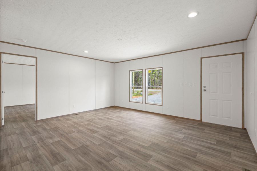 Spacious, unfurnished interior of a new home in , Holly Hill (Image 13).