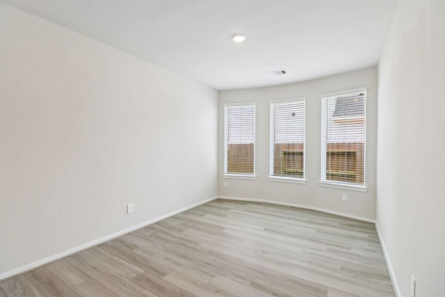 Spacious, unfurnished interior of a new home in Massey Oaks Village, Pearland (Image 14). Spacious, unfurnished interior of a new home in Massey Oaks Village, Pearland (Image 14).
