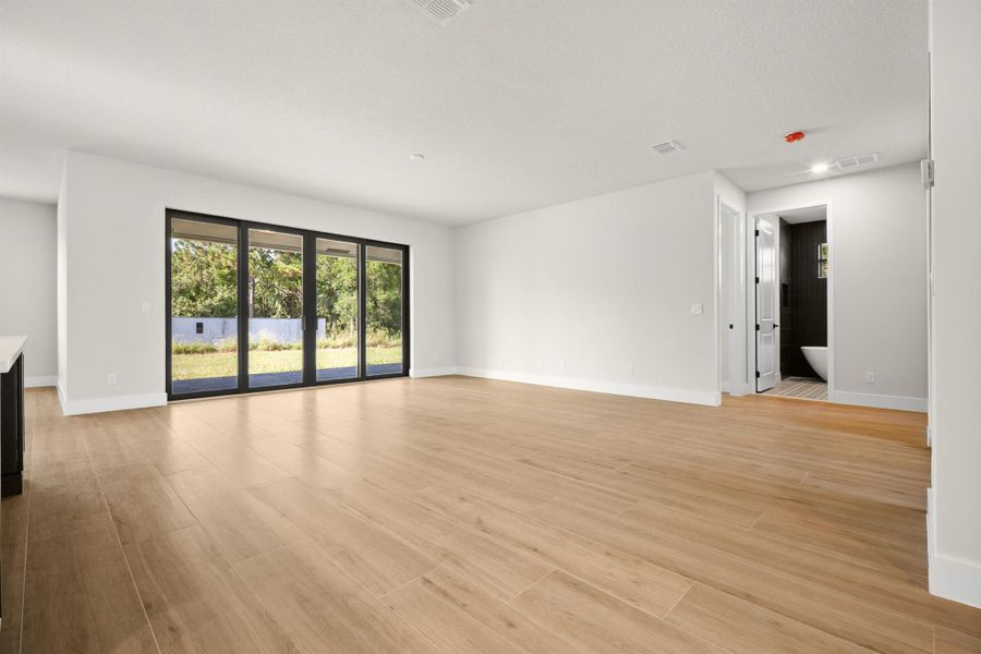 Spacious, unfurnished interior of a new home in , Port St. Lucie (Image 26).