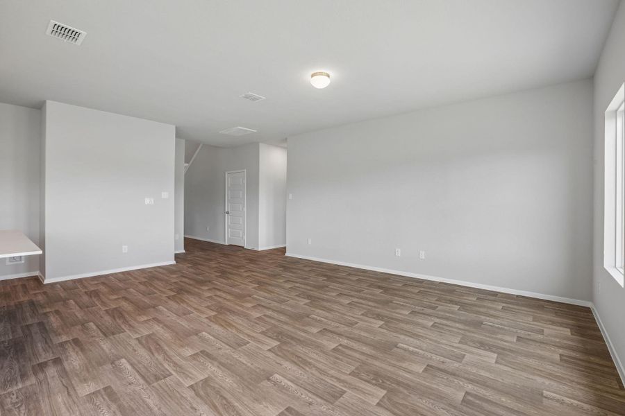 Spacious, unfurnished interior of a new home in Cloverleaf, Austin (Image 31). Spacious, unfurnished interior of a new home in Cloverleaf, Austin (Image 31).