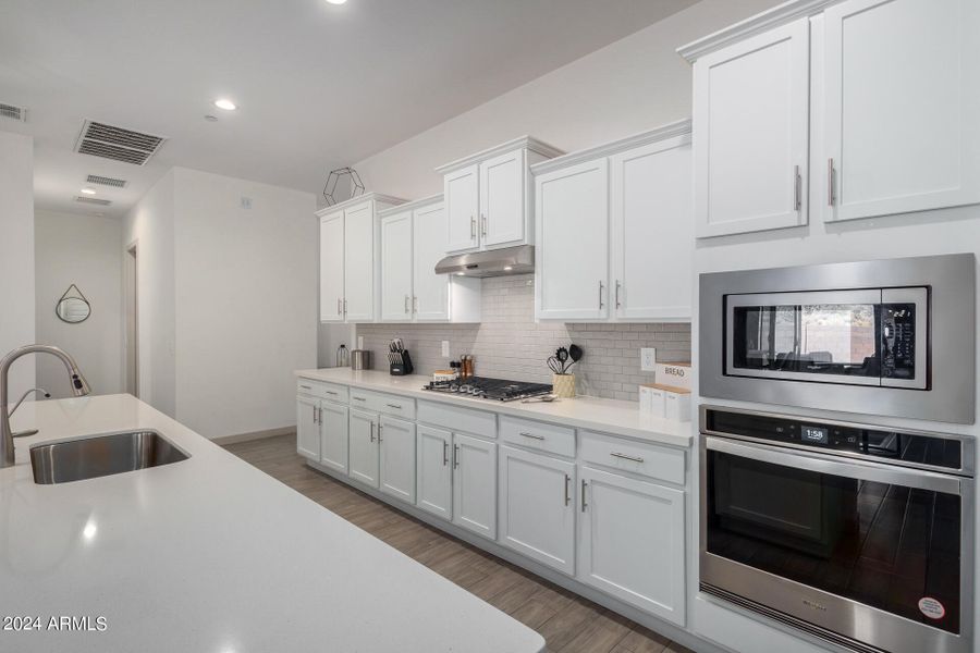 0026-25 - Gladstone Hl Pl