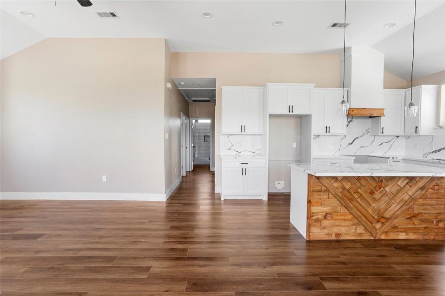 Spacious, unfurnished interior of a new home in , San Leon (Image 15).