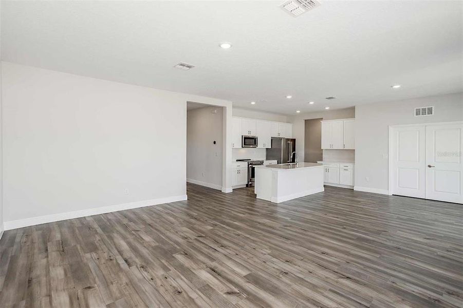 Spacious, unfurnished interior of a new home in Mirada, San Antonio (Image 14). Spacious, unfurnished interior of a new home in Mirada, San Antonio (Image 14).
