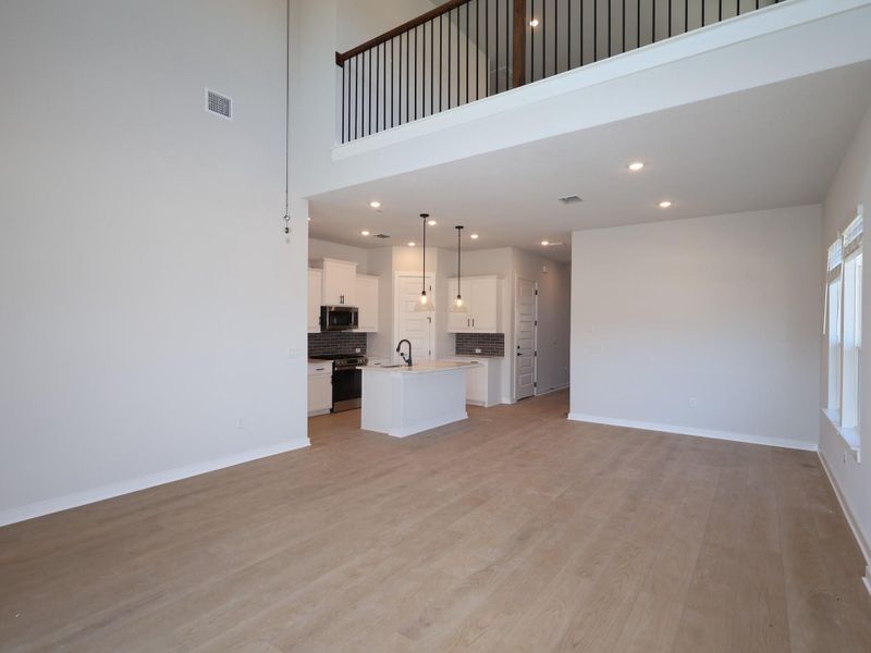 Spacious, unfurnished interior of a new home in Cedar Brook, Leander (Image 35).