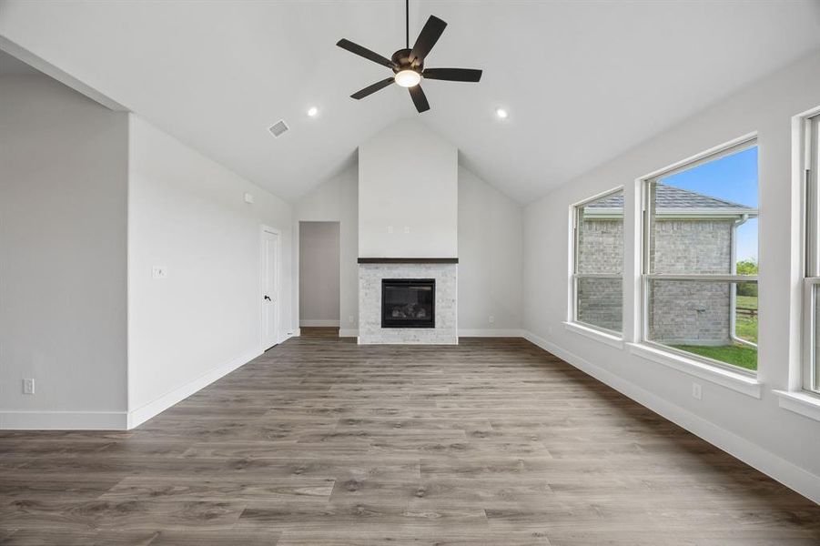 Spacious, unfurnished interior of a new home in Ellis Ranch Estates, Waxahachie (Image 16).