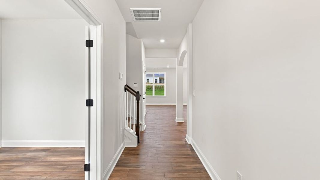 Spacious, unfurnished interior of a new home in Shadowood, Seneca (Image 18).
