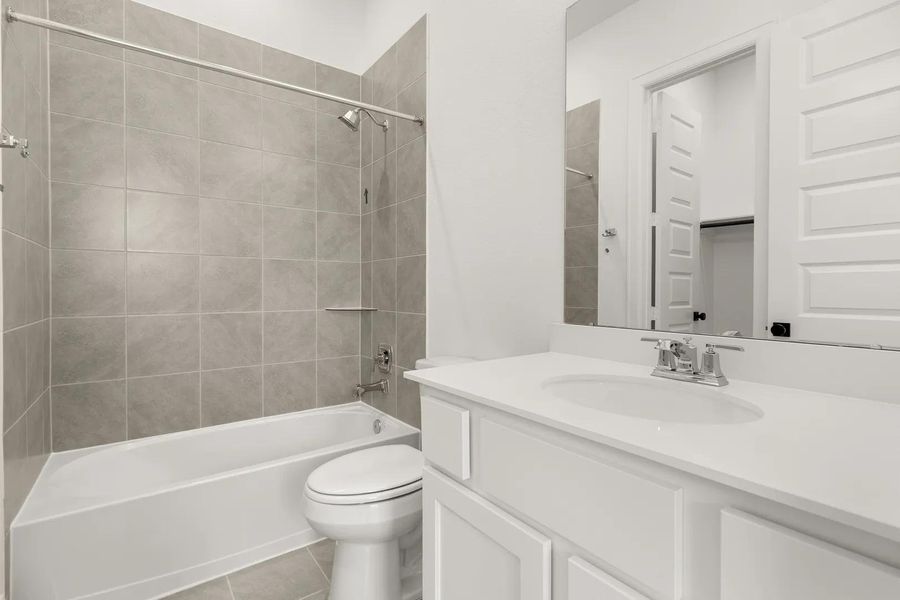 The Eastland II Full Bath