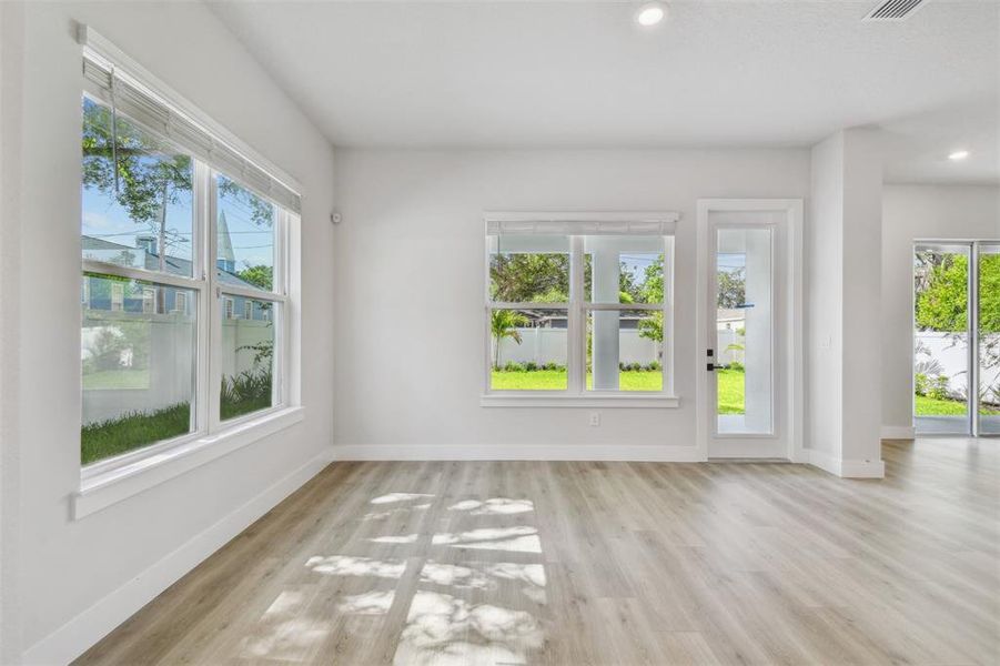 Spacious, unfurnished interior of a new home in , Tampa (Image 3).