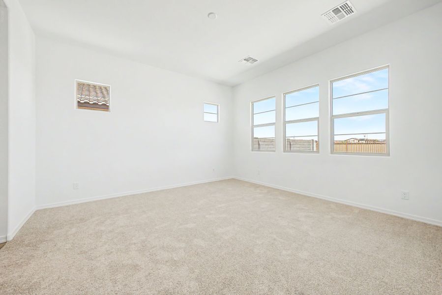 Spacious, unfurnished interior of a new home in Las Ventanas - RV Collection, Goodyear (Image 8).