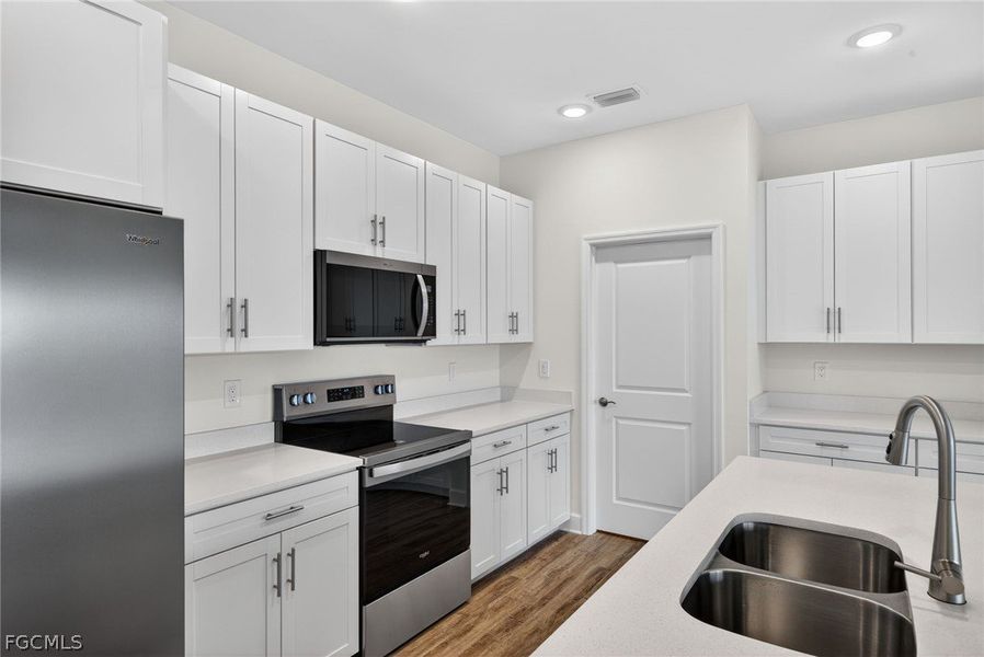 Furnished interior view inside a new home in Cape Coral, Cape Coral (Image 4).