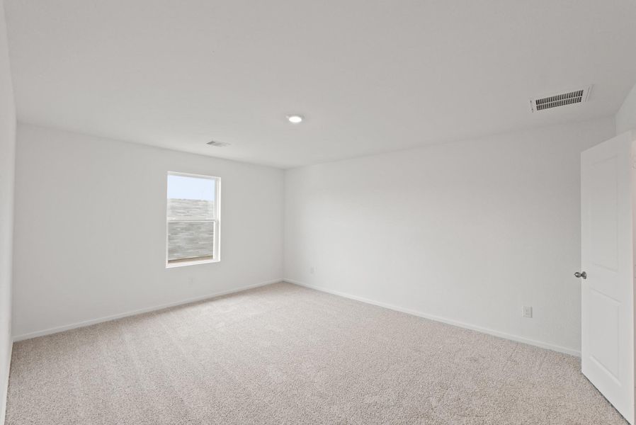 Spacious, unfurnished interior of a new home in Lexington Heights, Willis (Image 16).