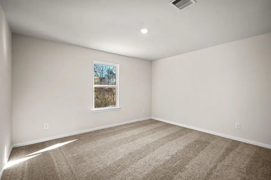 Spacious, unfurnished interior of a new home in Trails at Cochran Ranch, Waller (Image 10).