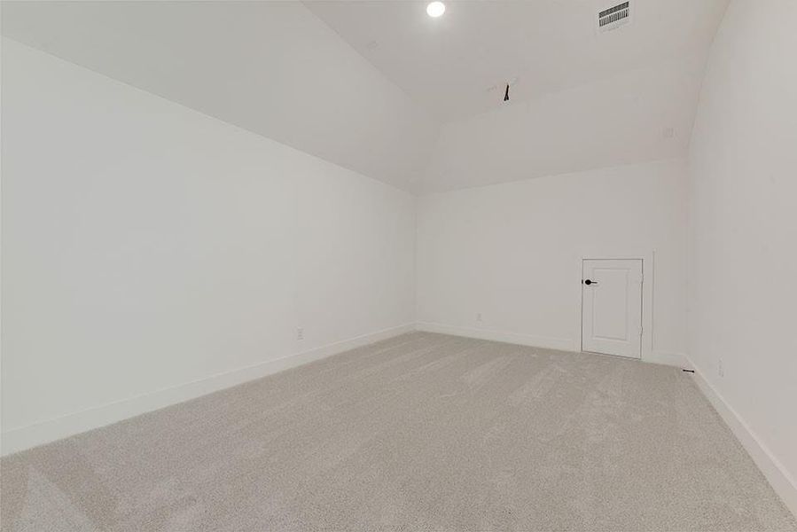Spacious, unfurnished interior of a new home in Tavolo Park, Fort Worth (Image 28).