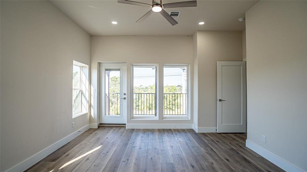 Spacious, unfurnished interior of a new home in , Granbury (Image 27). Spacious, unfurnished interior of a new home in , Granbury (Image 27).