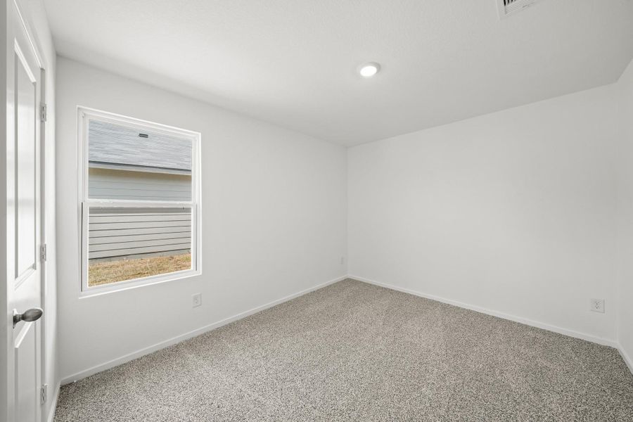 Spacious, unfurnished interior of a new home in Chapel Lakes, Montgomery (Image 17).
