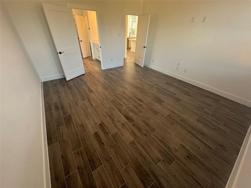 Spacious, unfurnished interior of a new home in Evergreen, Conroe (Image 7).