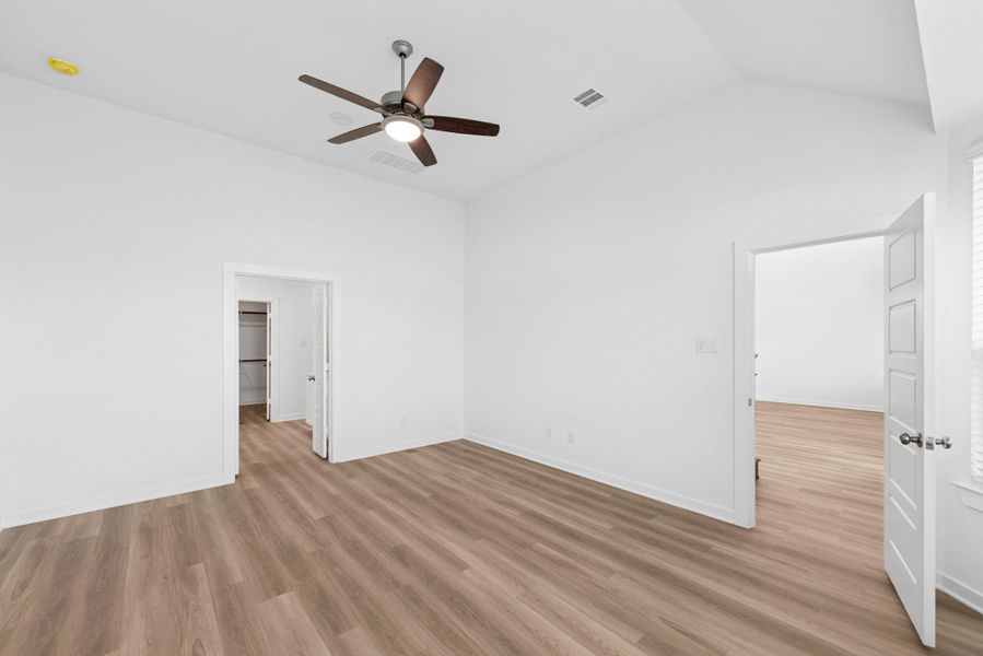 Spacious, unfurnished interior of a new home in Summerview, Fulshear (Image 18). Spacious, unfurnished interior of a new home in Summerview, Fulshear (Image 18).