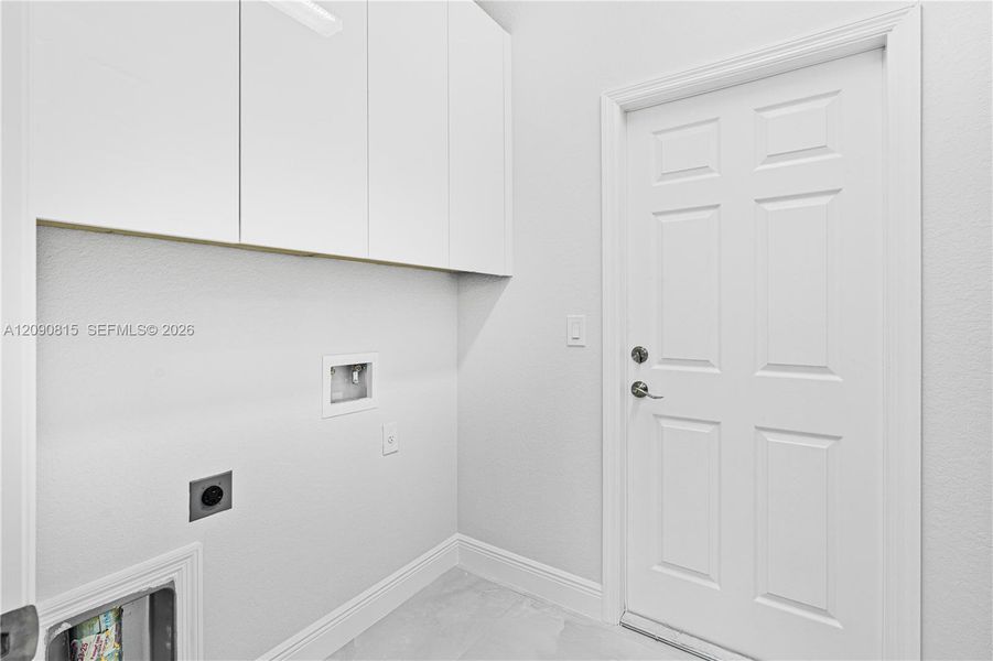 Spacious, unfurnished interior of a new home in , Lehigh Acres (Image 21).