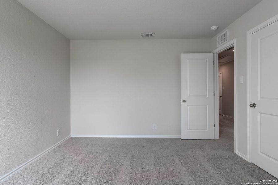 Spacious, unfurnished interior of a new home in Meadows at Hennersby Hollow 40's, San Antonio (Image 25). Spacious, unfurnished interior of a new home in Meadows at Hennersby Hollow 40's, San Antonio (Image 25).