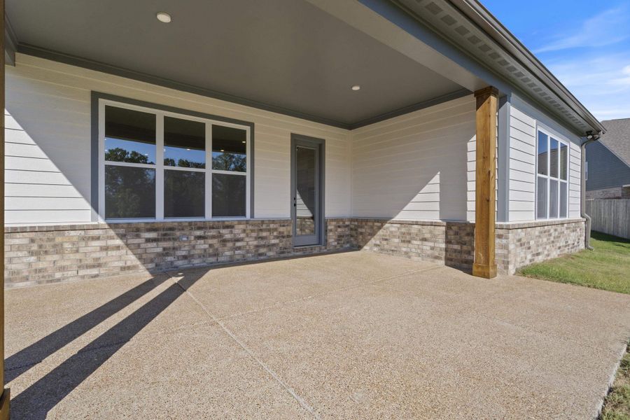 Exterior details and patio area of a home in Lockwood, Collierville (Image 3).