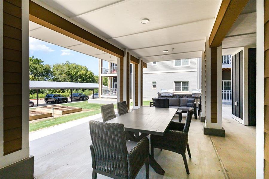 Who will tell the best joke around the table tonight? Who will tell the best joke around the table tonight?