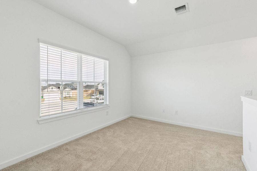 Spacious, unfurnished interior of a new home in Windcress, Baytown (Image 32).