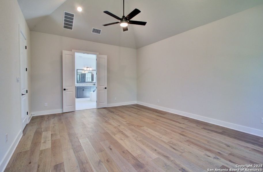 Spacious, unfurnished interior of a new home in Verandas at the Rim, San Antonio (Image 15). Spacious, unfurnished interior of a new home in Verandas at the Rim, San Antonio (Image 15).