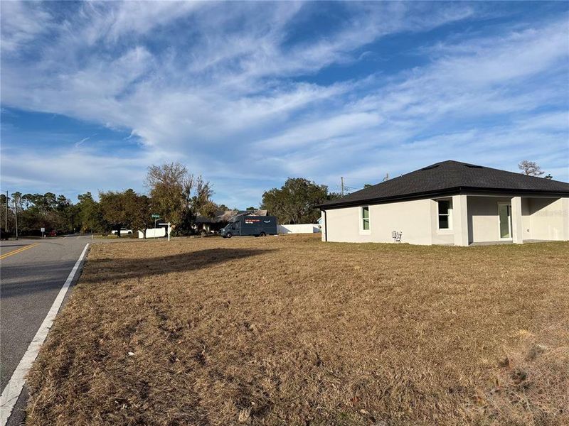 Exterior details and patio area of a home in , Deltona (Image 28).