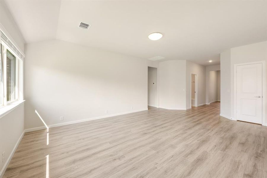 Spacious, unfurnished interior of a new home in Godley Ranch Elements, Godley (Image 30).