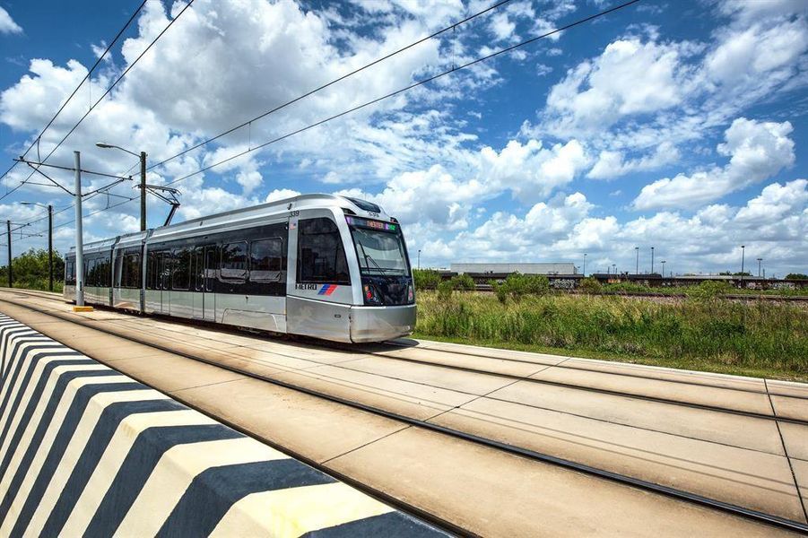 Light rail close by going into Downtown, U of H, and transfer to Med Center.