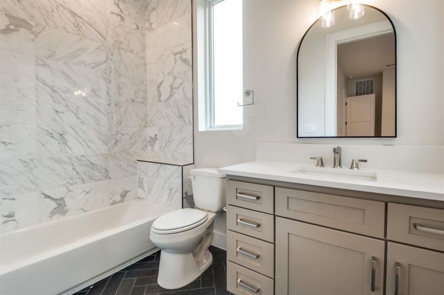 Ensuite bath for 3rd bedroom