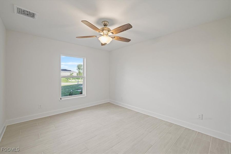 Spacious, unfurnished interior of a new home in Cape Coral, Cape Coral (Image 29).