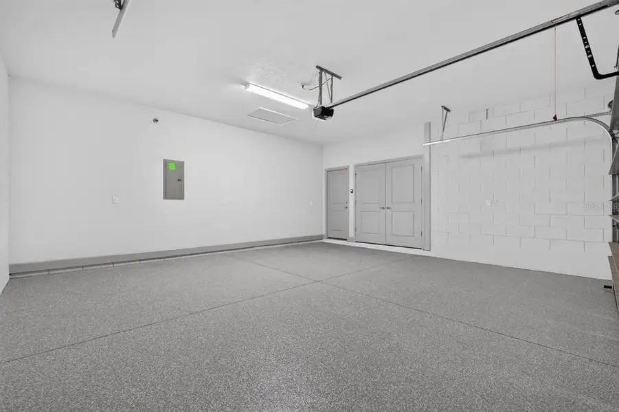Spacious, unfurnished interior of a new home in , New Smyrna Beach (Image 28).