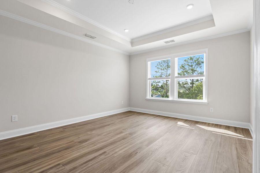 Spacious, unfurnished interior of a new home in Lakeside Townes at Riverlights, Wilmington (Image 18).
