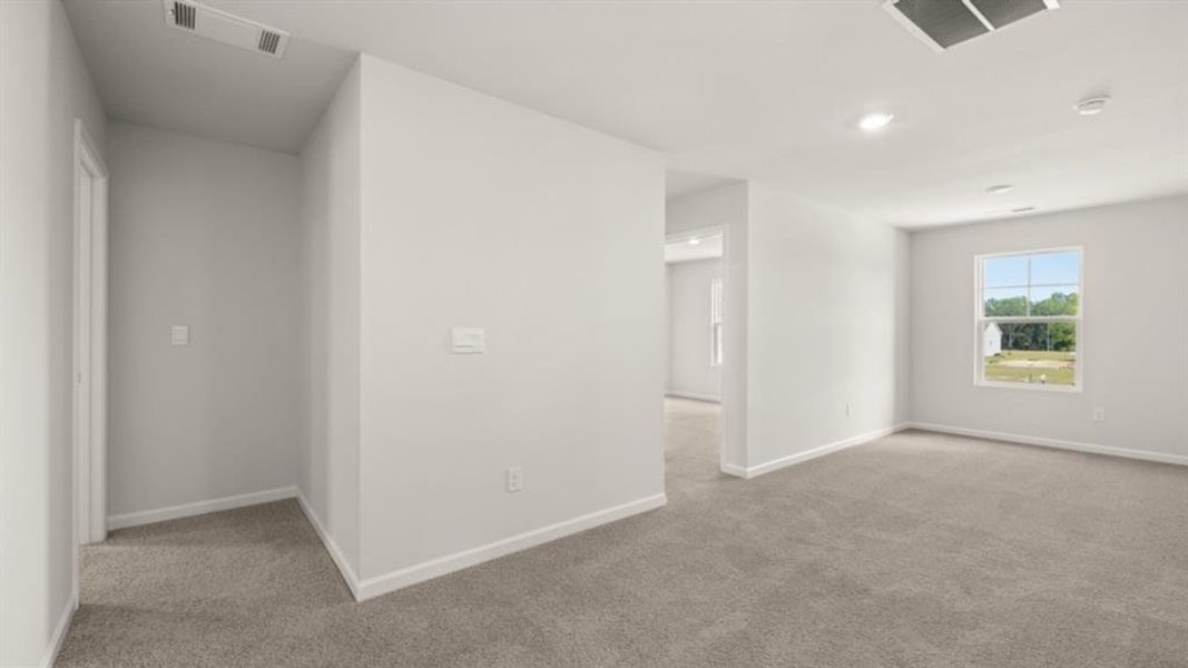 Spacious, unfurnished interior of a new home in Fairway 17 at Mirror Lake, Villa Rica (Image 24).