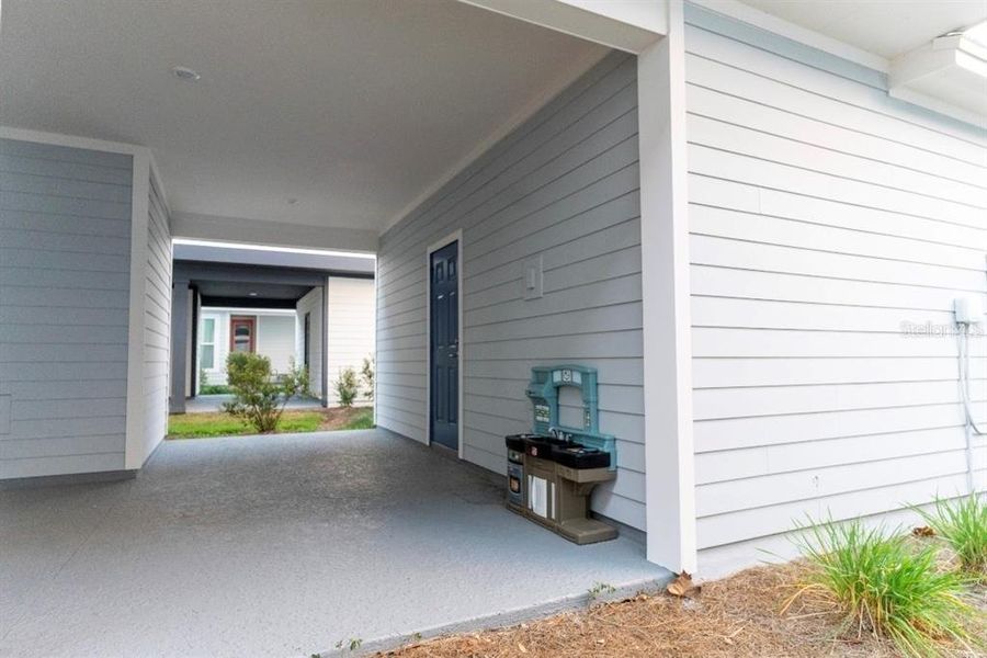 Exterior details and patio area of a home in Weslyn Park in Sunbridge 34', St. Cloud (Image 4).