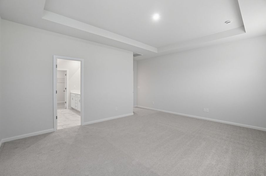 Spacious, unfurnished interior of a new home in Waxhaw Landing, Monroe (Image 18).