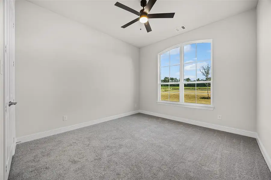 Spacious, unfurnished interior of a new home in Waterfall Ranch - 1 Acre Lots, Waxahachie (Image 14). Spacious, unfurnished interior of a new home in Waterfall Ranch - 1 Acre Lots, Waxahachie (Image 14).